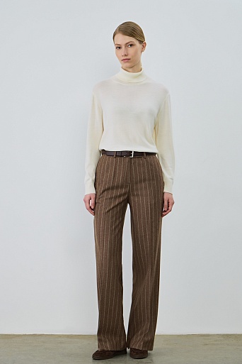 Свободная водолазка из шерсти, молочная