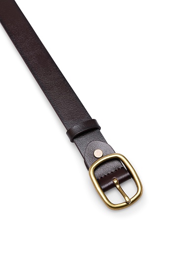 Кожаный ремень с круглой пряжкой