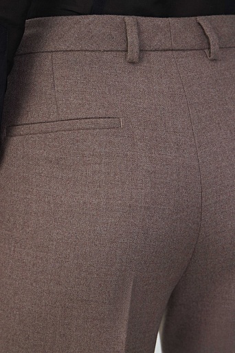 Зауженные костюмные брюки из шерсти, серо-коричневые