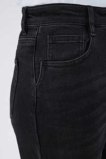 Черные прямые джинсы