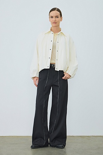 Свободная куртка на пуху, молочная