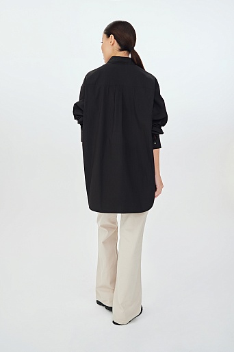 Черная блуза-оверсайз с декоративной планкой