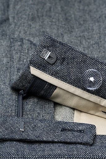 Прямые брюки со стрелками, серый меланж