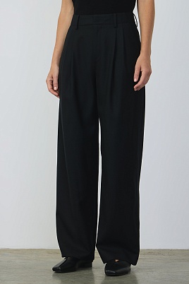 Брюки с защипами, черные