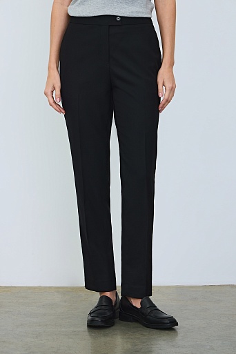 Зауженные брюки со стрелками, черные