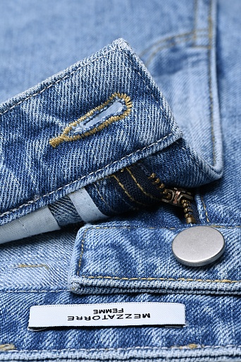 Прямые джинсы, голубые