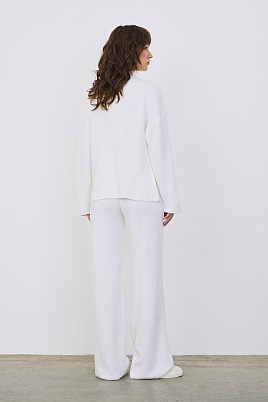 Трикотажный костюм из шерсти, молочный