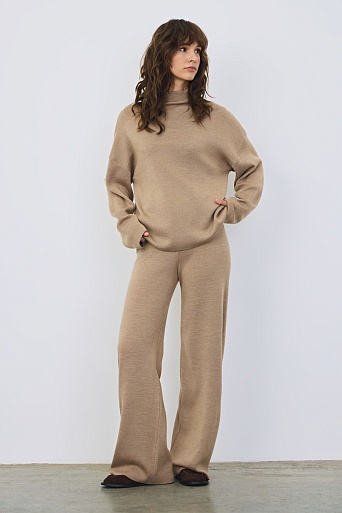 Трикотажный костюм из шерсти, песочный