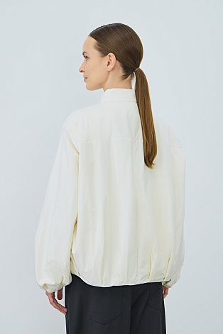 Свободная куртка на пуху, молочная