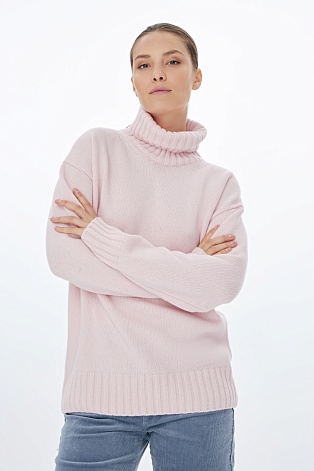 Нежно-розовый свитер