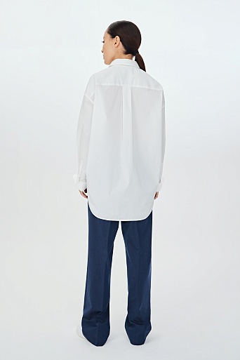 Белая блуза-оверсайз в рубашечном стиле