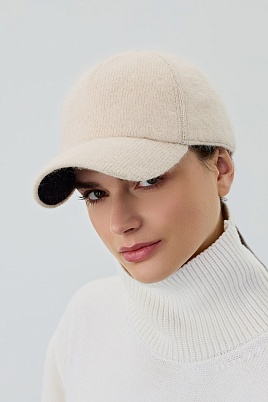 Утепленная бейсболка с ангорой, бежевая