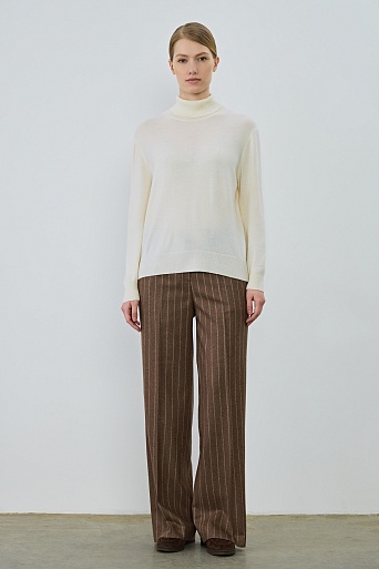 Свободная водолазка из шерсти, молочная