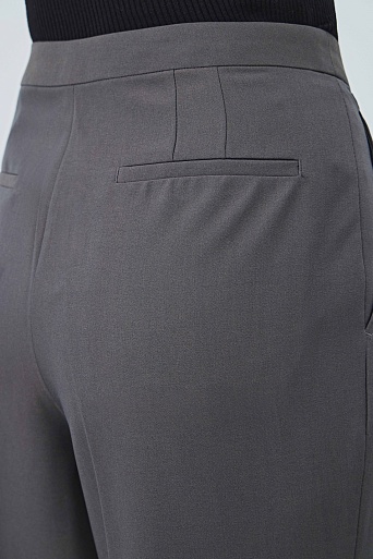 Прямые брюки с защипами, серые