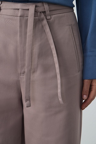 Широкие брюки с декоративным поясом, цвет серый