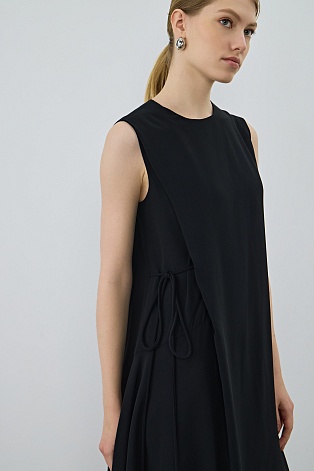 Ассиметричное платье без рукавов, черное