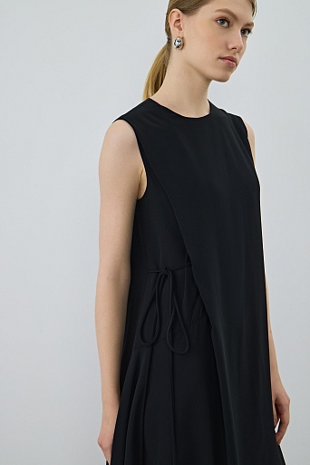 Ассиметричное платье без рукавов, черное