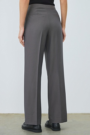 Прямые брюки с защипами, серые