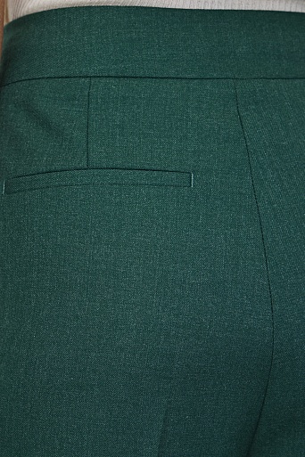 Прямые свободные брюки со стрелками, изумрудные