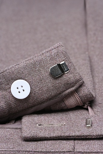 Костюмные брюки со стрелками, розовые