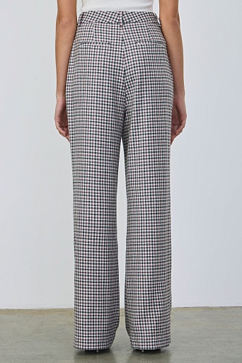 Прямые свободные брюки в серо-красную клетку, белые