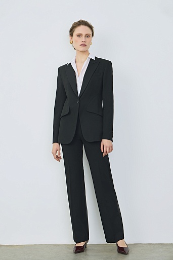 Приталенный жакет с фигурными деталями, черный