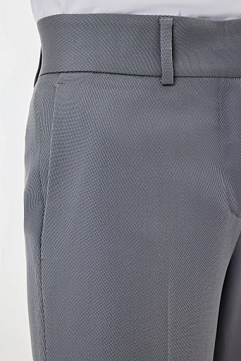 Серые однотонные брюки с отворотами