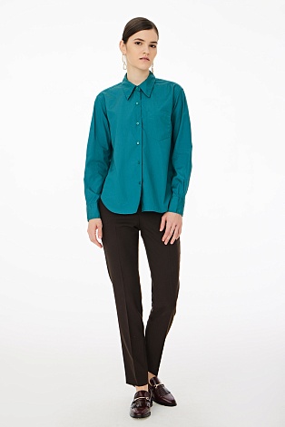 Сине-зеленая блузка рубашечного покроя