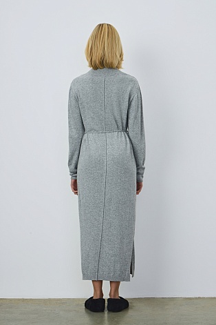 Трикотажное платье с пояском, светло-серое