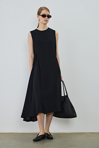 Ассиметричное платье без рукавов, черное