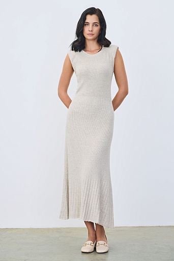 Трикотажное платье в рубчик с кашемиром, серо-бежевый меланж