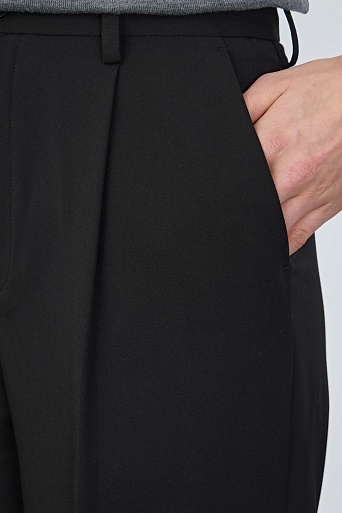 Прямые брюки с защипами, черные