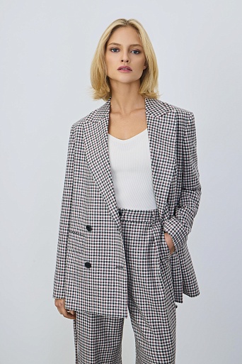 Двубортный жакет на поясе в серо-красную клетку, белый