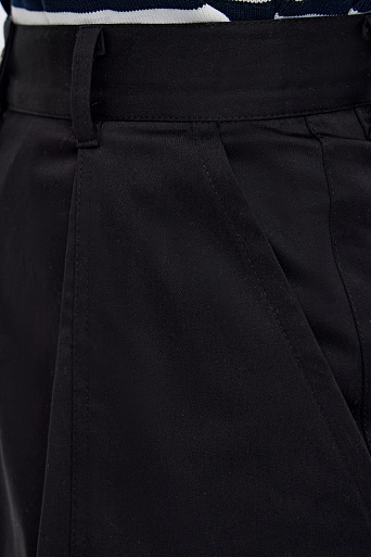Черная юбка с накладными карманами