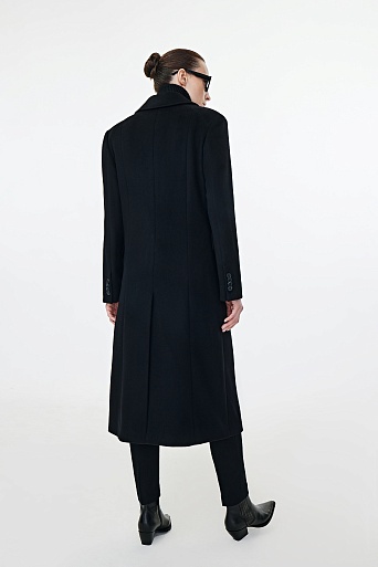 Удлиненное пальто черного цвета