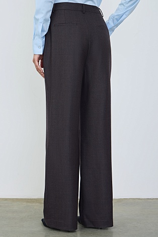 Свободные костюмные брюки из шерсти со стрелками, серо-коричневые