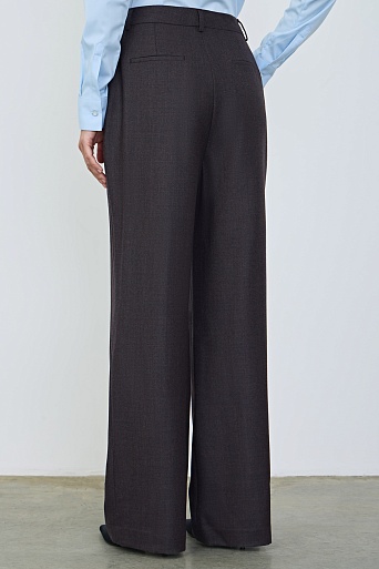 Свободные костюмные брюки из шерсти со стрелками, серо-коричневые