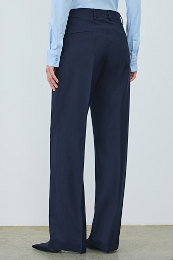 Свободные костюмные брюки с защипами, темно-синие MARIA