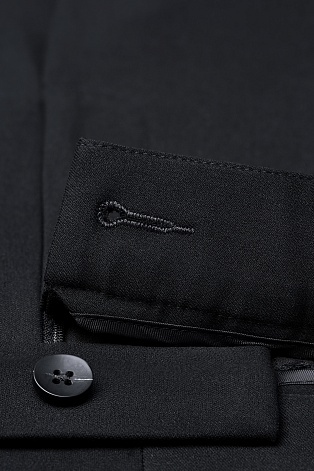 Черные прямые брюки со стрелками