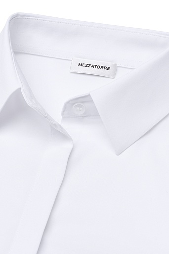 Белая блуза в рубашечном стиле