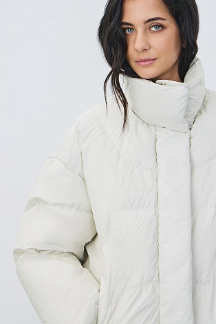 Пуховик с воротником стойкой, белый