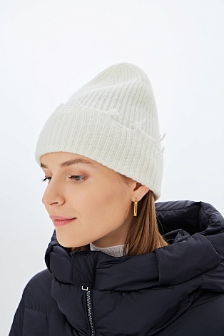 Темно-синее пуховое пальто с фигурной стежкой