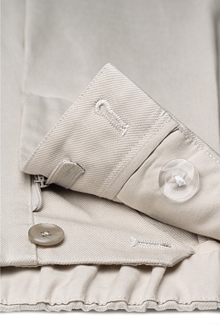 Прямые брюки со стрелками, бежевые