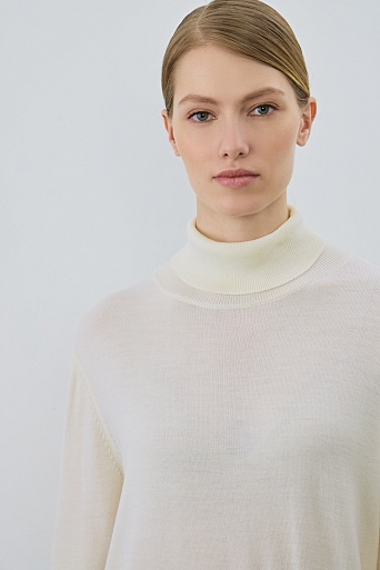 Свободная водолазка из шерсти, молочная