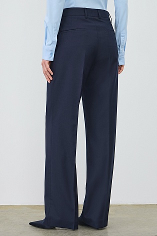 Свободные костюмные брюки с защипами, темно-синие MARIA