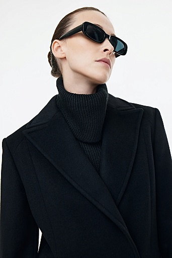 Удлиненное пальто черного цвета