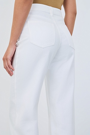Прямые джинсы, белые