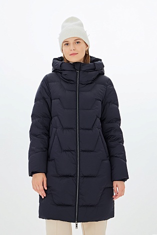 Темно-синее пуховое пальто с фигурной стежкой