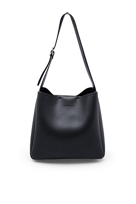 Черная кожаная сумка на ремешке