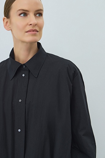 Свободная куртка на пуху, черная